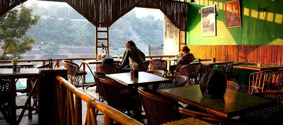 best-cafes-in-rishikesh-with-ganga-views